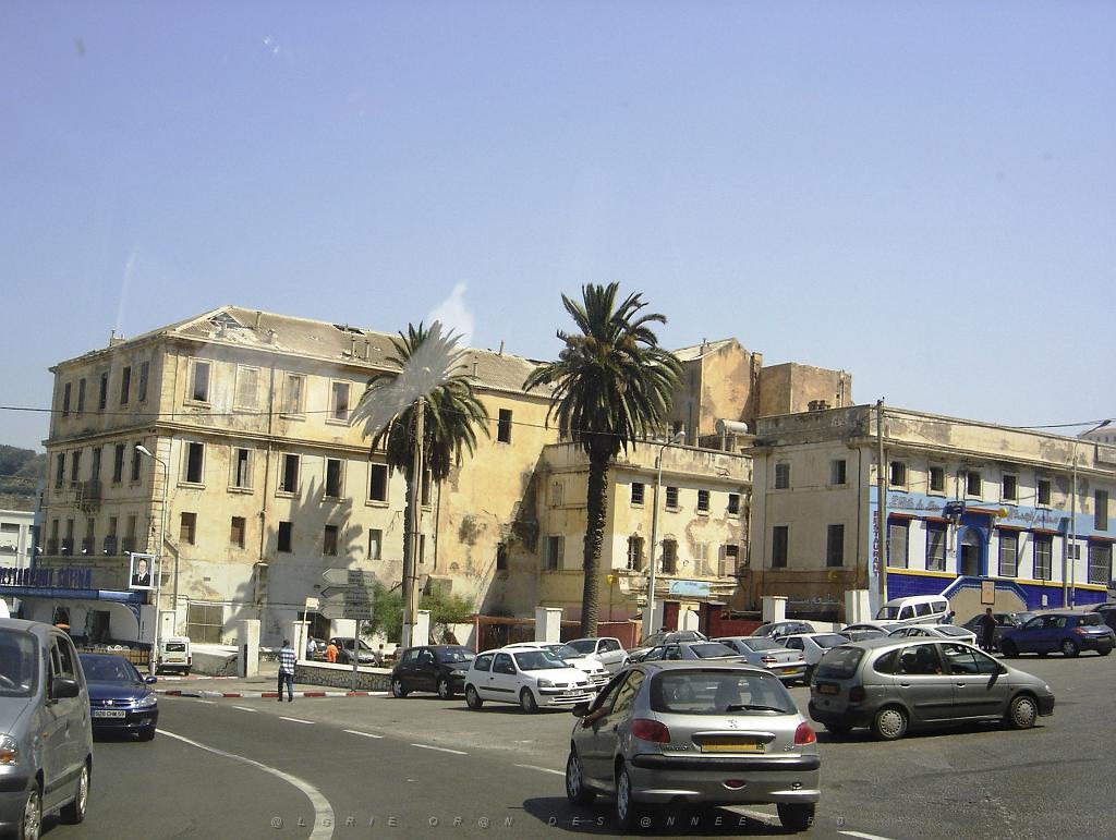 ORAN 2007 JUILLET 09 DE KEBIR A PLACE D ARMES-ARRIVEE QUARTIER SIDI HOUARI EX MARINE.jpg